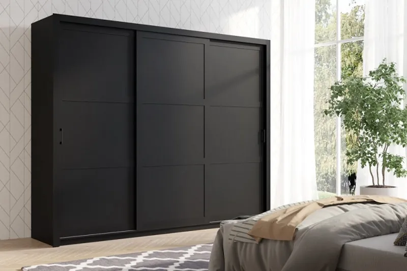 FRAMA 255 in Schwarz im Schlafzimmer